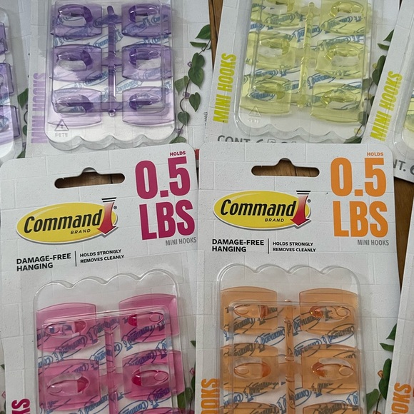 Command mini clear 6 hooks 0.5 lbs - lot of 8 multi color - Picture 2 of 2